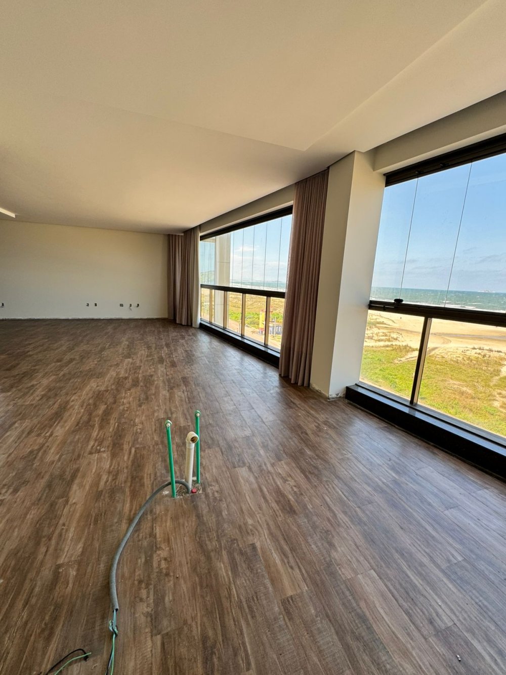 Apartamento Alto Padrão - Venda - Mar Grosso - Laguna - SC