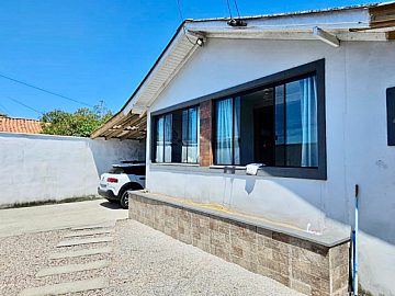 CASA COM DOIS QUARTOS E UMA SU�TE